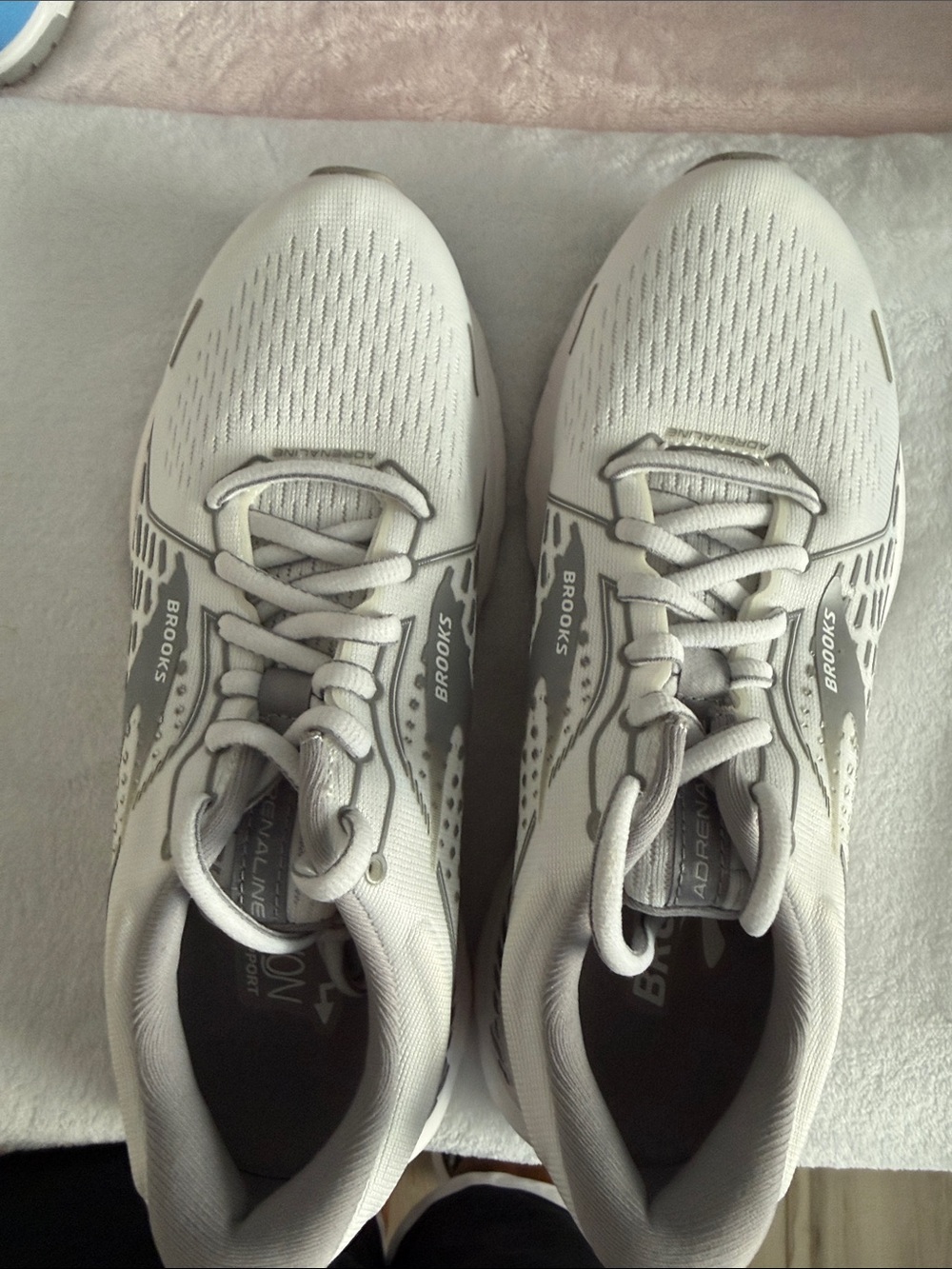 Brooks White and Gray Men's/Women's Running Shoes